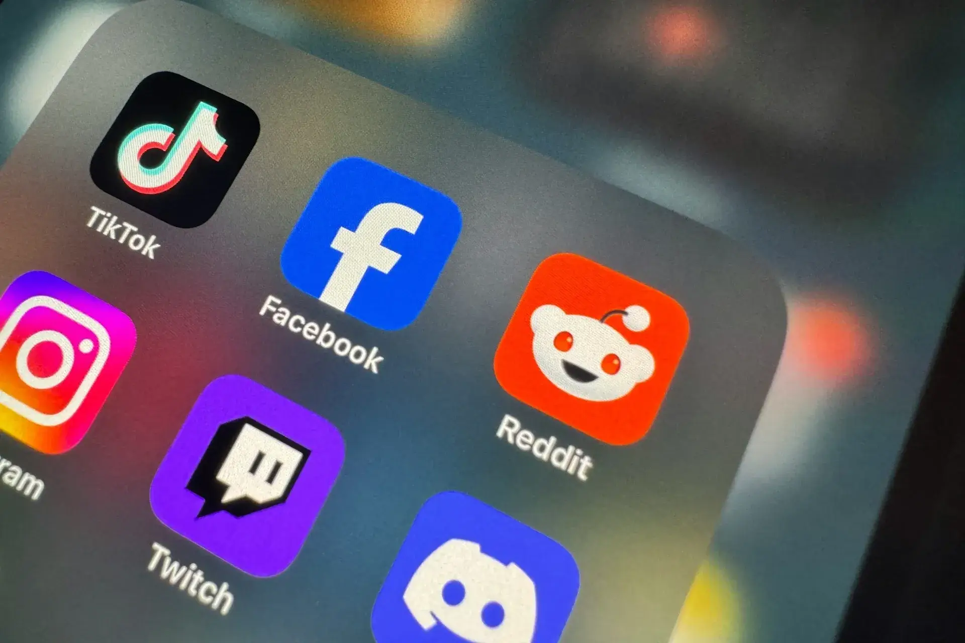 Featured Post Image - Panduan Lengkap Mengunduh dan Mengonversi Video dari Reddit